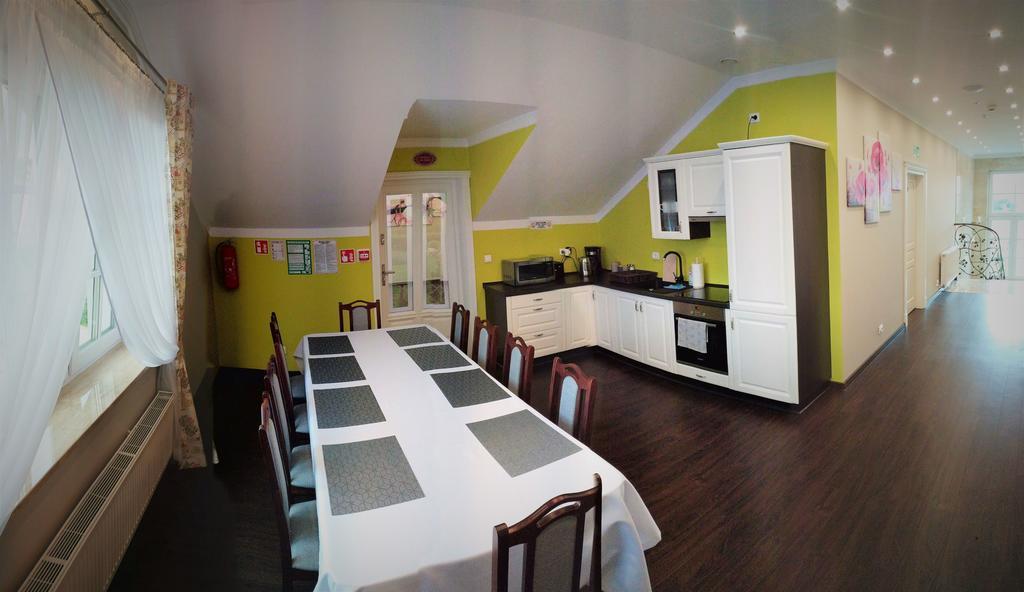 Willa Rozana - Apartamenty I Pokoje Goscinne ซานดอเมียร์ช ภายนอก รูปภาพ