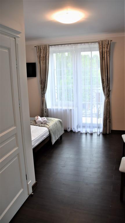 Willa Rozana - Apartamenty I Pokoje Goscinne ซานดอเมียร์ช ภายนอก รูปภาพ