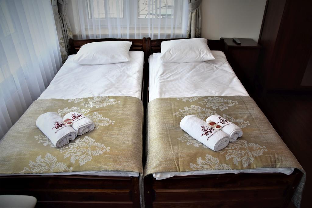 Willa Rozana - Apartamenty I Pokoje Goscinne ซานดอเมียร์ช ภายนอก รูปภาพ
