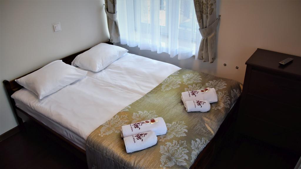 Willa Rozana - Apartamenty I Pokoje Goscinne ซานดอเมียร์ช ภายนอก รูปภาพ