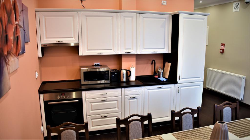 Willa Rozana - Apartamenty I Pokoje Goscinne ซานดอเมียร์ช ภายนอก รูปภาพ
