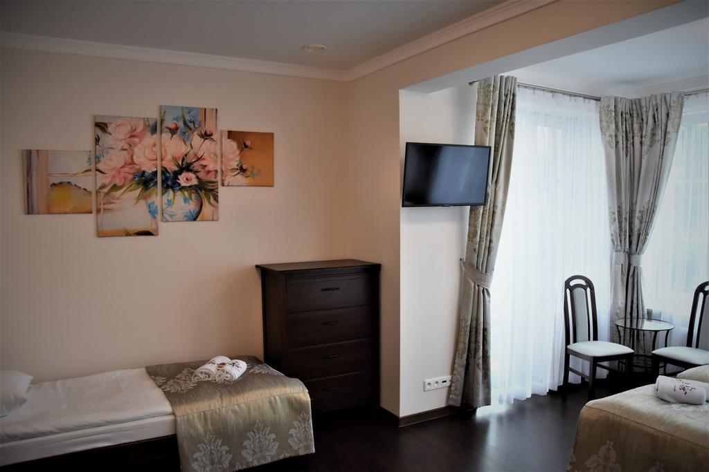 Willa Rozana - Apartamenty I Pokoje Goscinne ซานดอเมียร์ช ภายนอก รูปภาพ