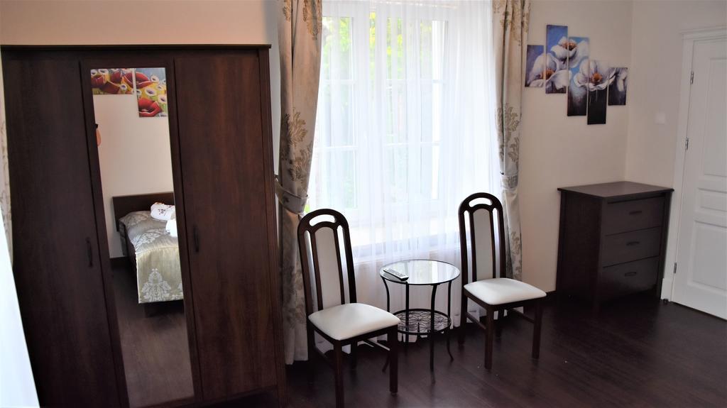 Willa Rozana - Apartamenty I Pokoje Goscinne ซานดอเมียร์ช ภายนอก รูปภาพ