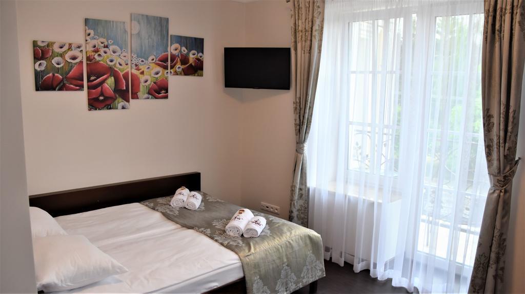 Willa Rozana - Apartamenty I Pokoje Goscinne ซานดอเมียร์ช ภายนอก รูปภาพ